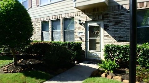 Photo of 1725 Kemah Village Drive, Kemah, TX 77565 (MLS # 81076909)