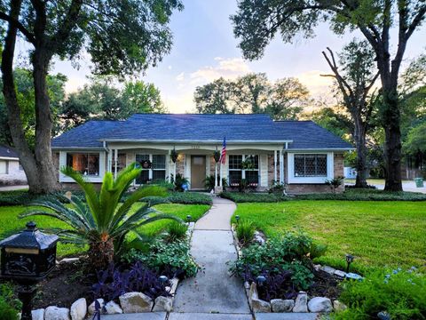 Photo of 7219 Ridge Oak Drive, Houston, TX 77088 (MLS # 39201003)