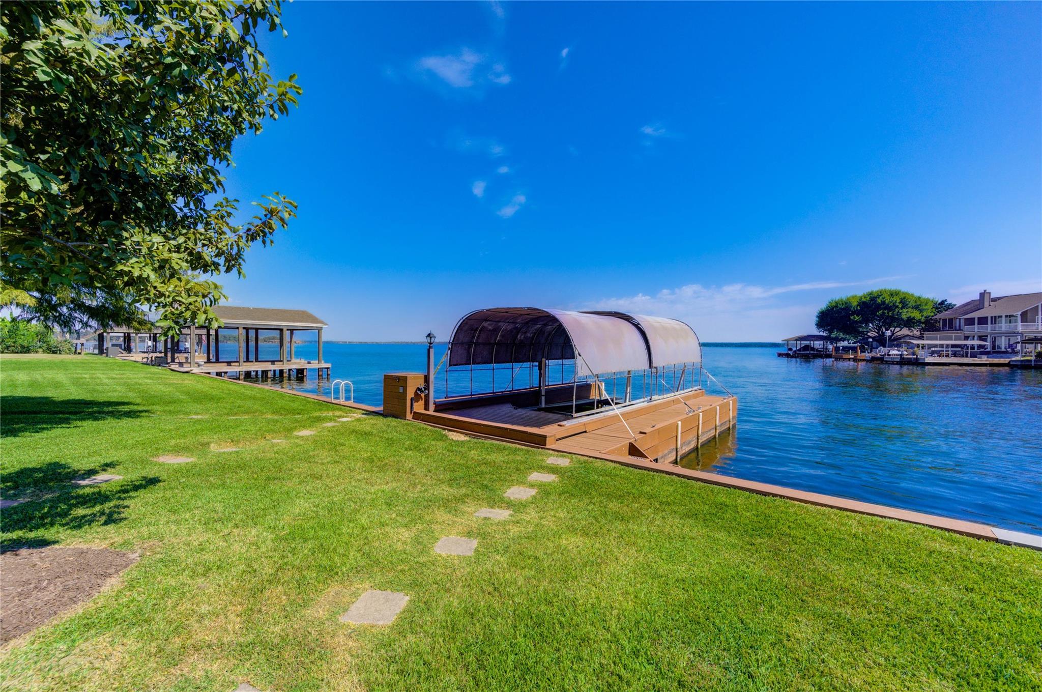 42 Lakeview Village