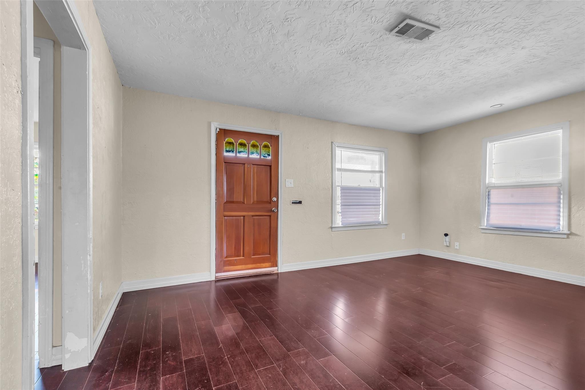 131 E 31st 1/2 Street