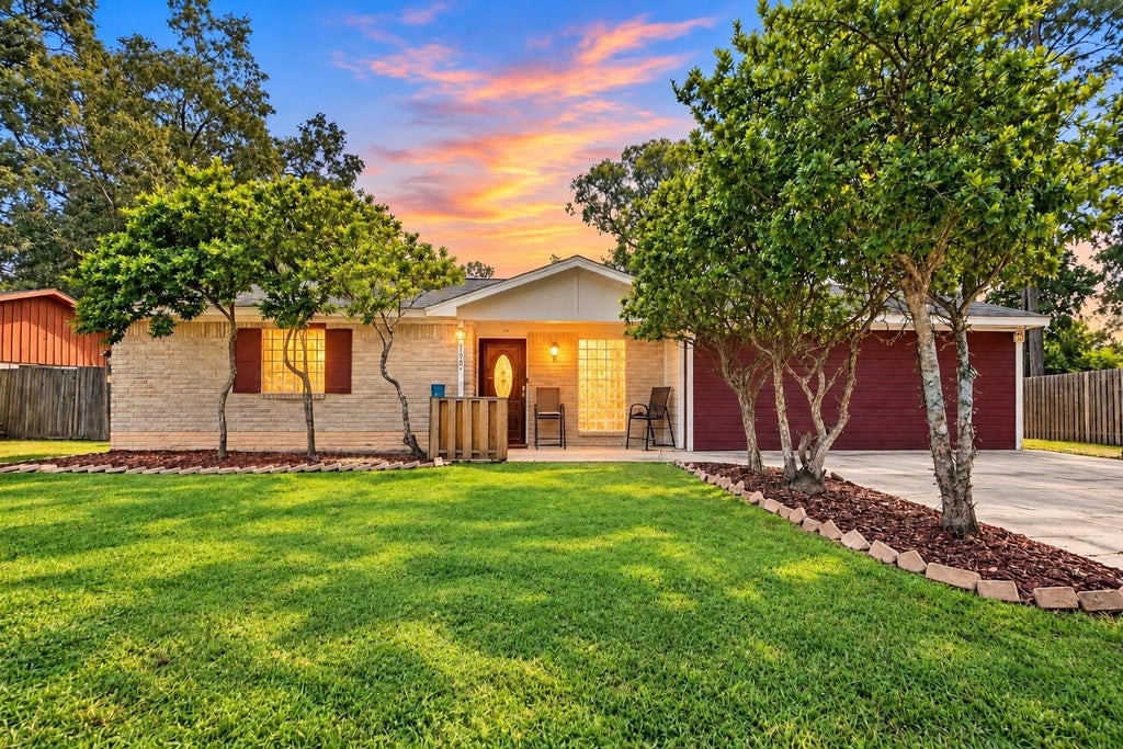 Photo of 906 Corydon Drive, Houston, TX 77336 (MLS # 52259424)