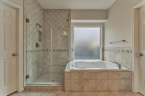 Tiny photo for 18 Gallant Oak Place, The Woodlands, TX 77381 (MLS # 18104066)