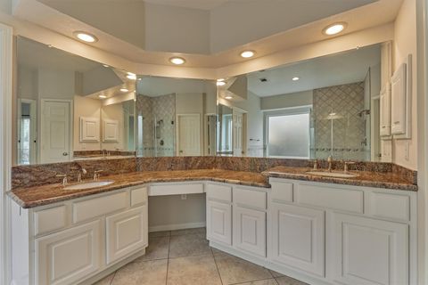 Tiny photo for 18 Gallant Oak Place, The Woodlands, TX 77381 (MLS # 18104066)