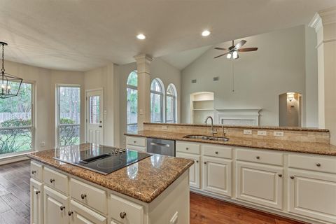 Tiny photo for 18 Gallant Oak Place, The Woodlands, TX 77381 (MLS # 18104066)