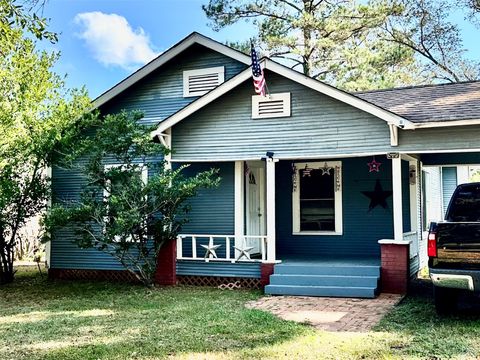 Photo of 309 S Pitzer Street, Colmesneil, TX 75938 (MLS # 29080405)