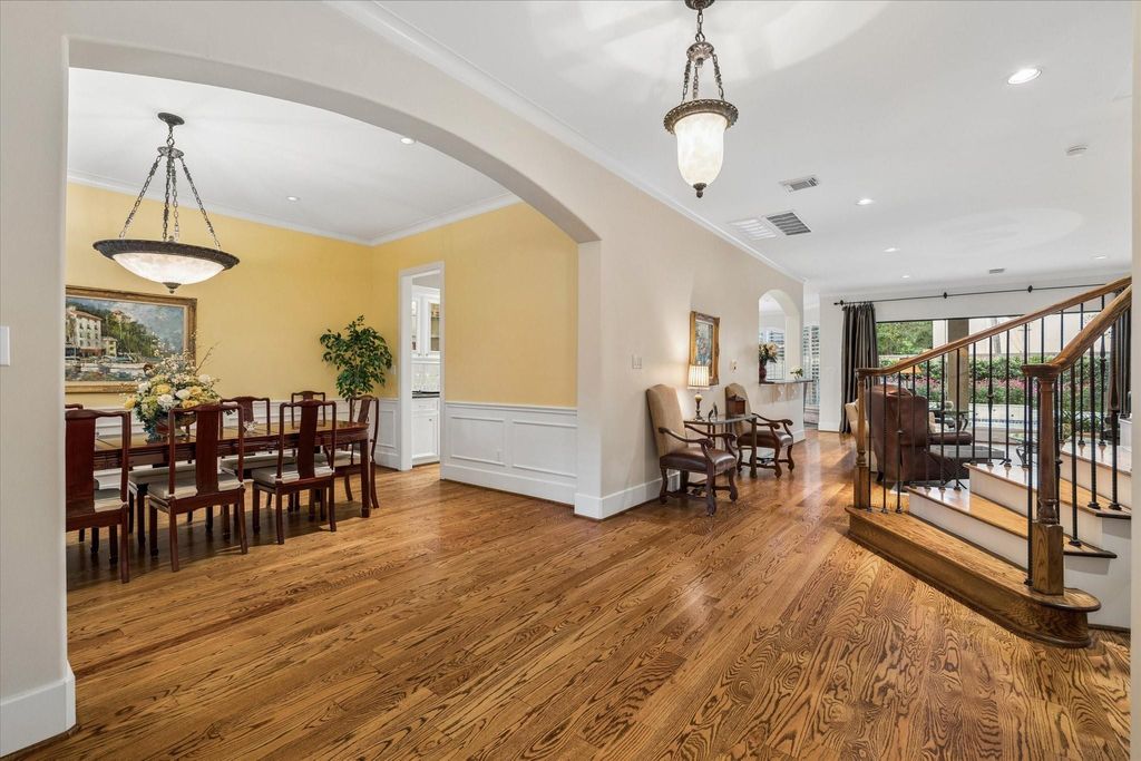 Photo of 3411 Banbury Place, Houston, TX 77027 (MLS # 85943820)