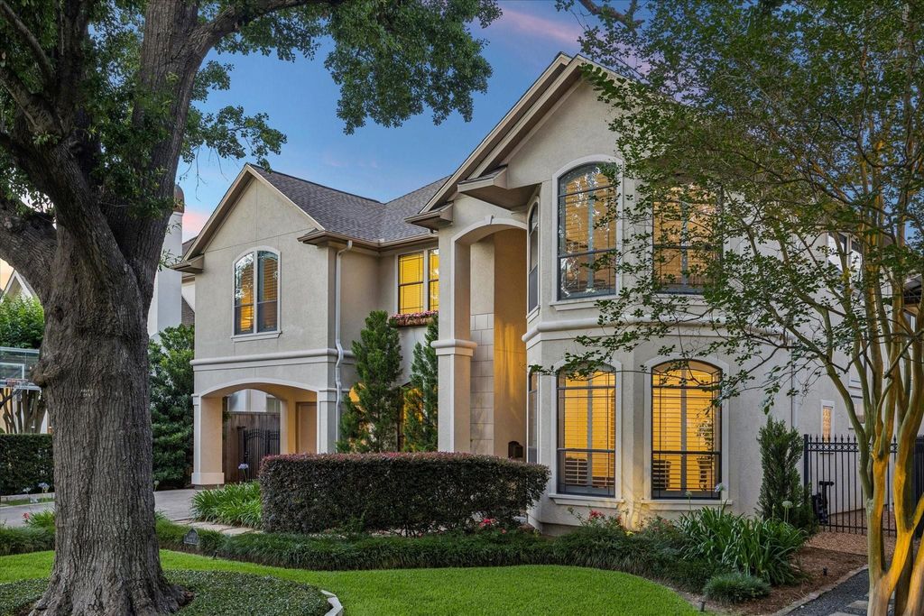 Photo of 3411 Banbury Place, Houston, TX 77027 (MLS # 85943820)