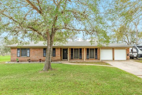 Photo of 112 Blossom Street, Lake Jackson, TX 77566 (MLS # 3851001)