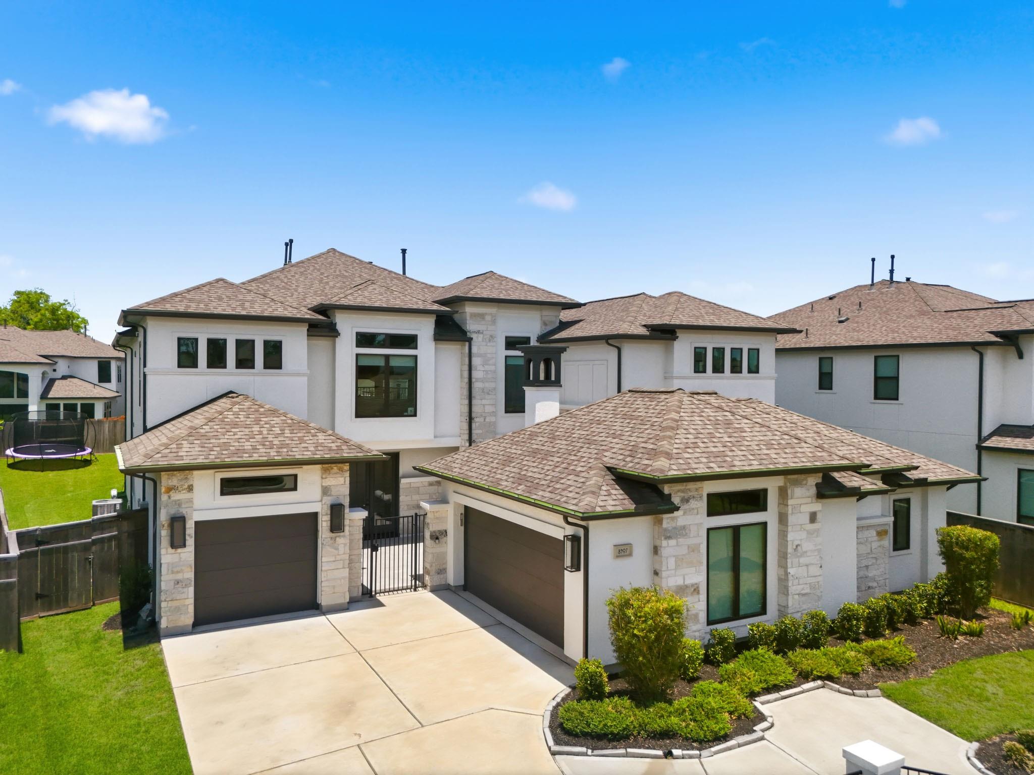 8907 Orchard Cove