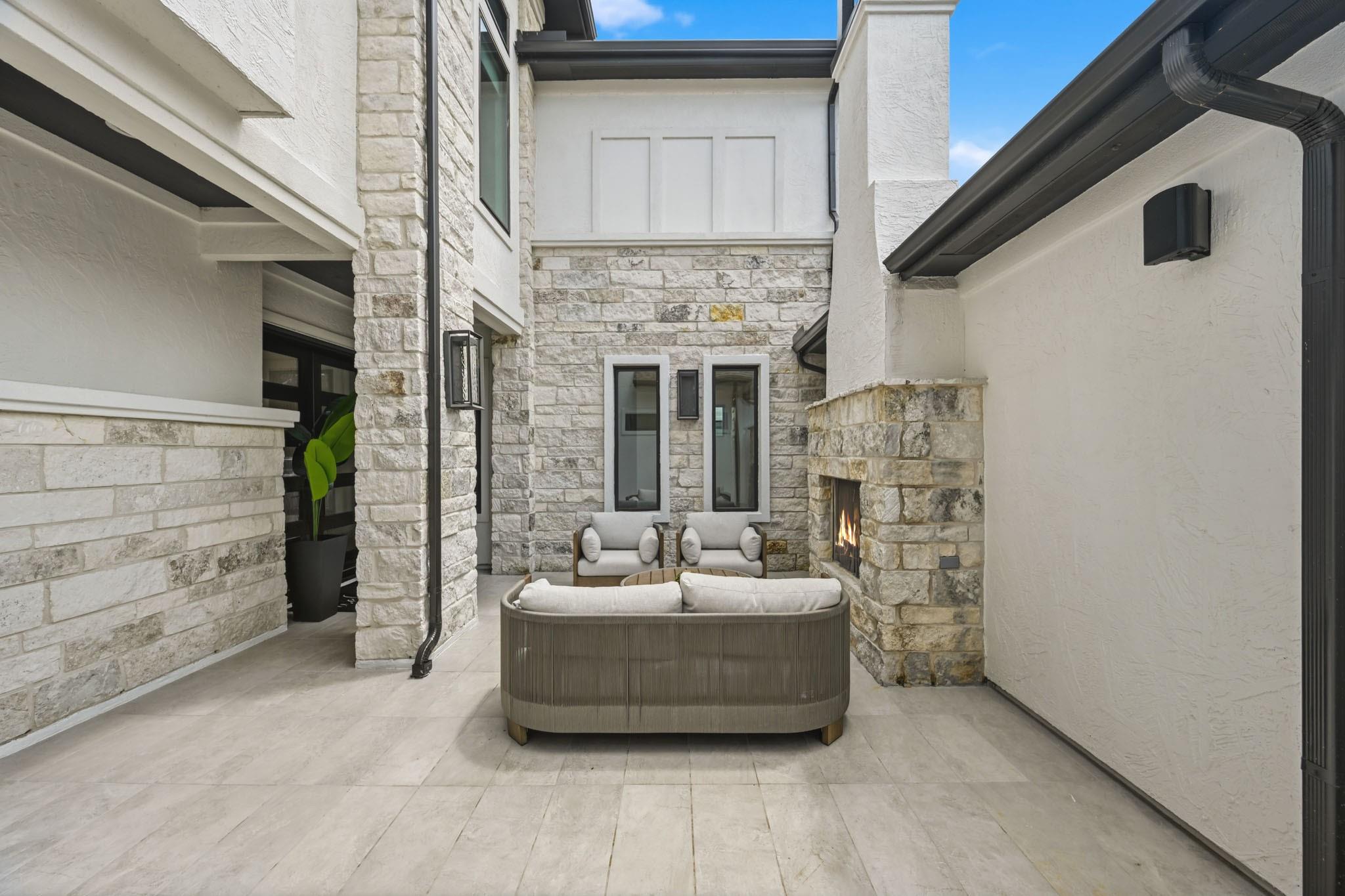 8907 Orchard Cove