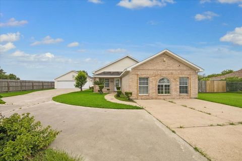 Photo of 2709 Avenue D, Dickinson, TX 77539 (MLS # 76678339)