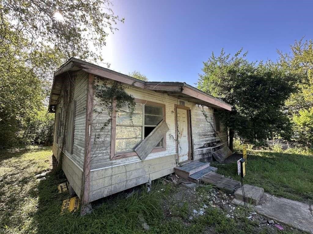 Photo of 1116 Esperanza Street, Sinton, TX 78387 (MLS # 86956350)