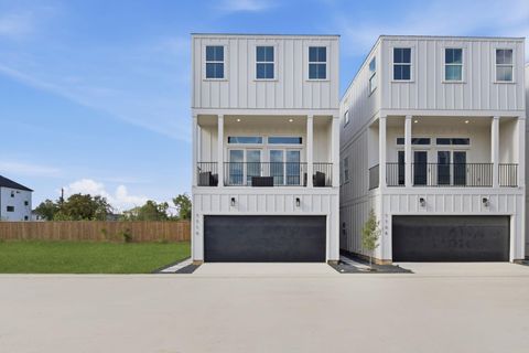 Photo of 7706 Earl Rudder Way, Houston, TX 77055 (MLS # 60572855)