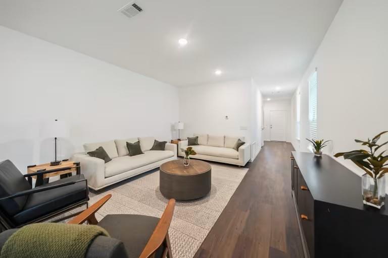 910 Silver Buckle Lane