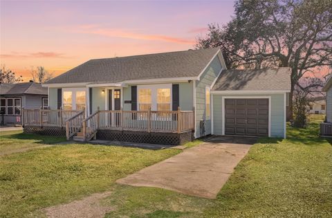 3125 South Dr Groves TX 77619