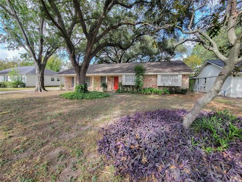 Photo of 5606 Pine Street, Houston, TX 77081 (MLS # 98378923)