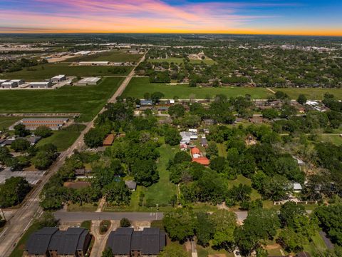 Photo of 903 Brooks Avenue, Rosenberg, TX 77471 (MLS # 64501117)