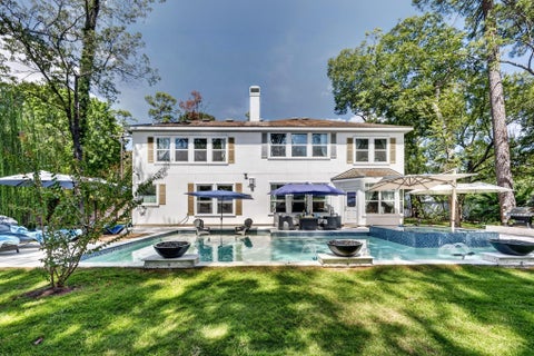 Photo of 335 Voss Road, Houston, TX 77024 (MLS # 87831436)
