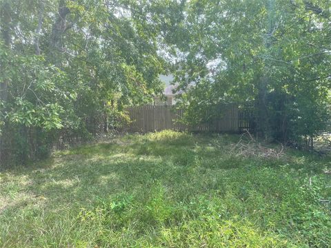 Photo of 1010 E 38th Street, Houston, TX 77022 (MLS # 58138144)