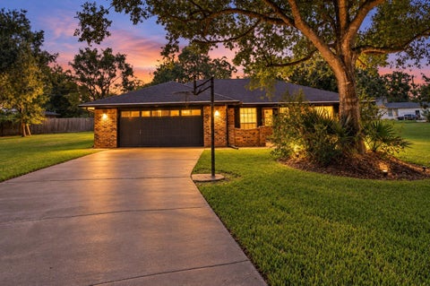 Photo of 110 S Bow Drive, Jones Creek, TX 77541 (MLS # 40000293)
