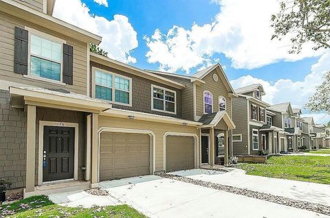 Photo of 39 Woodland Hills Drive #A, Conroe, TX 77303 (MLS # 62363932)
