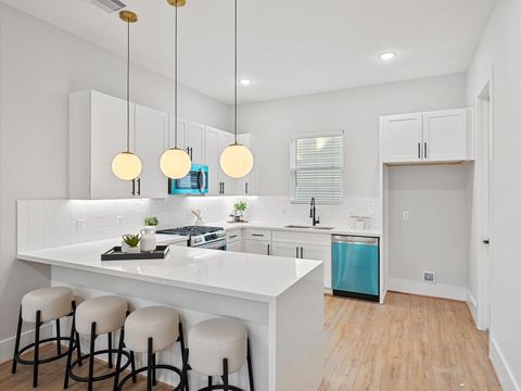 Tiny photo for 4816 Cochran Street St, Houston, TX 77009 (MLS # 94442654)