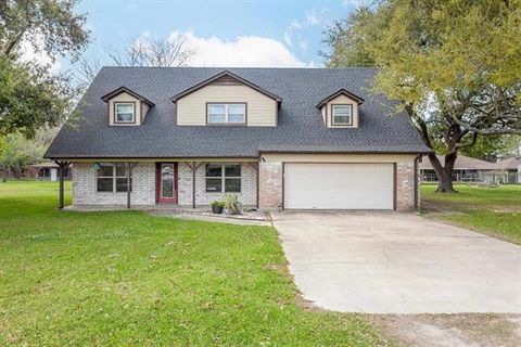 Homes For Sale - 15330 Dale Dell Road<br/> Hamshire, TX 77622