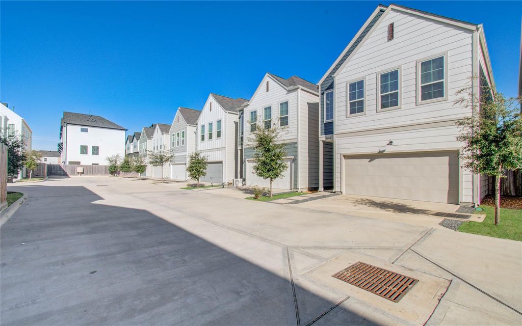 Photo of 2054 Johanna Creek Drive, Houston, TX 77055 (MLS # 90181466)