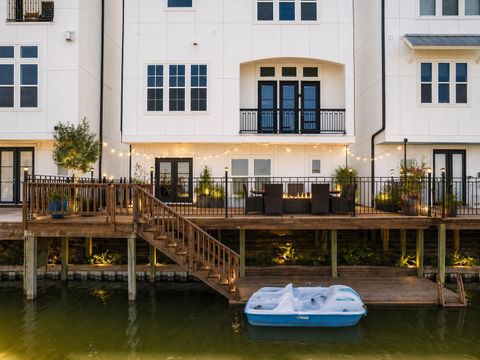 Photo of 2110 Lakeshore Edge Drive, Houston, TX 77080 (MLS # 33256704)