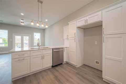 Tiny photo for 4748 Mallow Street E, Houston, TX 77033 (MLS # 98679700)