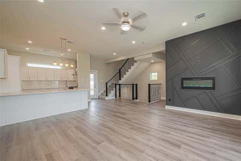 Tiny photo for 4748 Mallow Street E, Houston, TX 77033 (MLS # 98679700)