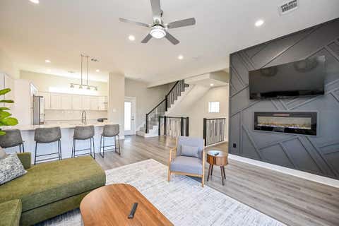 Tiny photo for 4748 Mallow Street E, Houston, TX 77033 (MLS # 98679700)