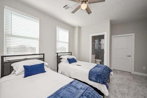 Tiny photo for 4748 Mallow Street E, Houston, TX 77033 (MLS # 98679700)