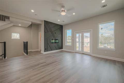Tiny photo for 4748 Mallow Street E, Houston, TX 77033 (MLS # 98679700)
