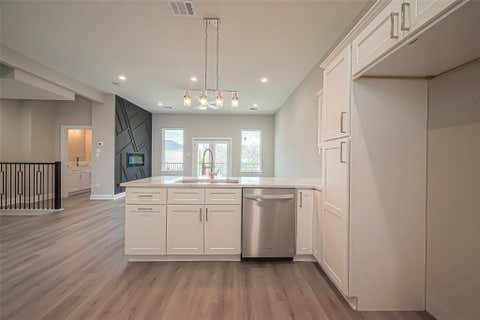 Tiny photo for 4748 Mallow Street E, Houston, TX 77033 (MLS # 98679700)