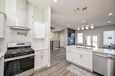 Tiny photo for 4748 Mallow Street E, Houston, TX 77033 (MLS # 98679700)