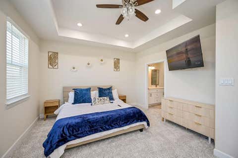 Tiny photo for 4748 Mallow Street E, Houston, TX 77033 (MLS # 98679700)