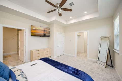 Tiny photo for 4748 Mallow Street E, Houston, TX 77033 (MLS # 98679700)