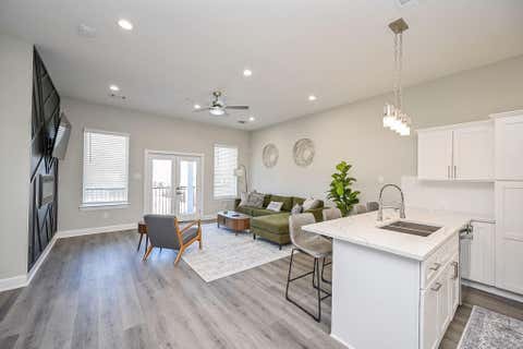 Tiny photo for 4748 Mallow Street E, Houston, TX 77033 (MLS # 98679700)