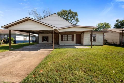Photo of 1805 Harding Street, Pasadena, TX 77502 (MLS # 97952683)