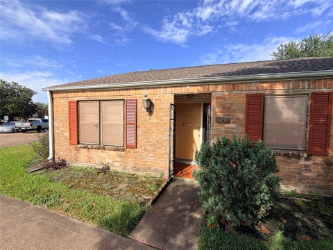 Photo of 8808 Wilcrest Drive, Houston, TX 77099 (MLS # 61684575)