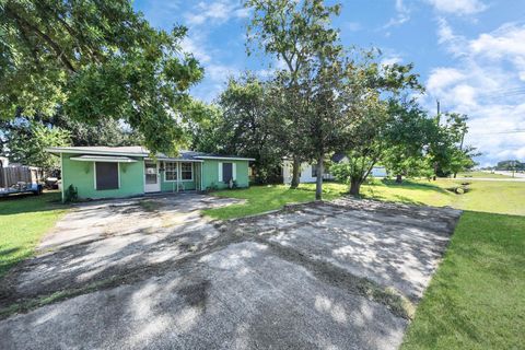 Photo of 317 San Jacinto Street, La Porte, TX 77571 (MLS # 71004164)