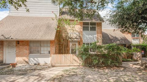 Photo of 1433 Cedar Post Lane #10, Houston, TX 77055 (MLS # 30101550)