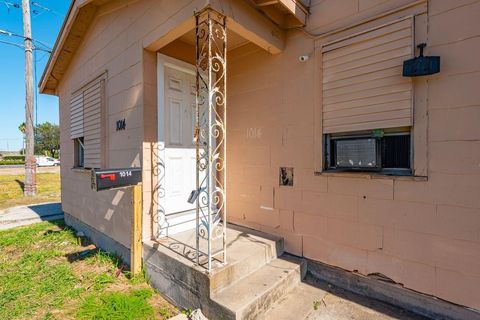 Photo of 1014 48th Street, Galveston, TX 77551 (MLS # 67628794)