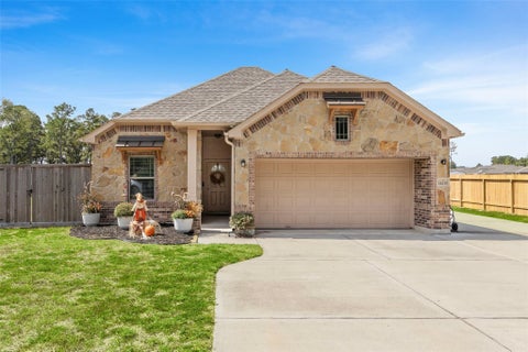 Homes For Sale - 11230 Bulldog Lane<br/> Conroe, TX 77306