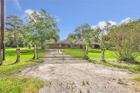 Photo of 346 County Road 2270, Cleveland, TX 77327 (MLS # 60166864)