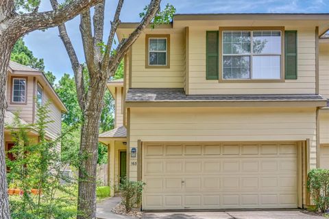 Townhouse For Rent - 163 N Burberry Park Circle<br/> The Woodlands, TX 77382
