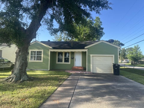 Photo of 4959 Garfield Avenue, Groves, TX 77619 (MLS # 78804254)