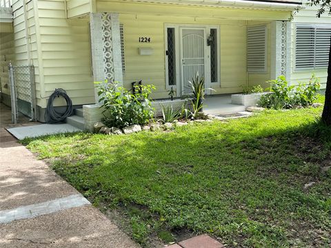 Photo of 1224 6th Avenue N, Texas City, TX 77590 (MLS # 35541744)