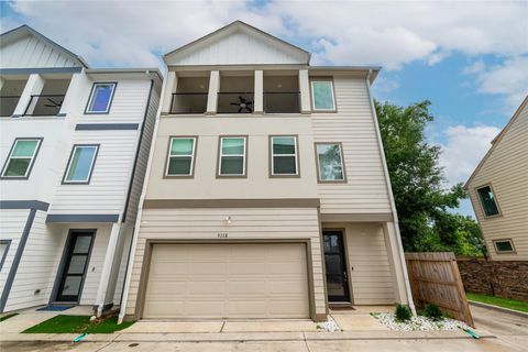 Photo of 911 W 35th Street #E, Houston, TX 77018 (MLS # 64617358)